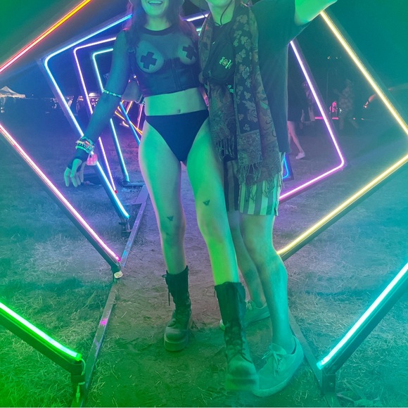 Black zip up corset top - Picture 5 of 5